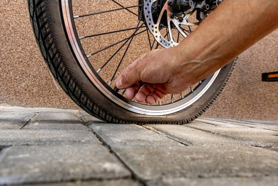 How to Change a Bike Inner Tube – ciclisergiobianchi