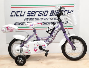 Bicicletta da bambina con ruote 12" adatta dai 2 ai 4 anni, completa di rotelle, parafanghi, cestino e bauletto. Colori assortiti