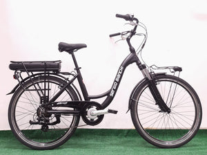 Bici a pedalata assistita dotata di tutti i comfort per gli spostamenti in città. Veloce ed affidabile.