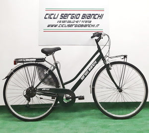 City bike da donna con cambio posteriore , ruote 28" con freni v-brake in alluminio e impianto luce a Led .