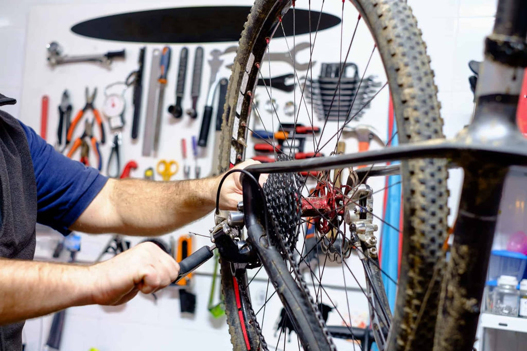 Per riparare la tua bici a Firenze, affidati a Cicli Sergio Bianchi. La riparazione che ti serve al miglior prezzo!