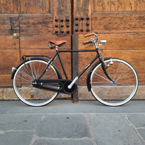 Bicicletta freno a bacchetta, classica dai lineamenti puliti,con sella in vero cuoio Brooks.