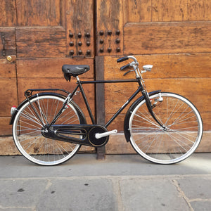 Bicicletta con freni a bacchetta in acciaio verniciato, impianto luce a dinamo