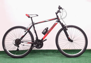 Mountain bike con ruote 26", forcella ammortizzata, cambio Shimano 18 velocità, freni v-brake in alluminio.